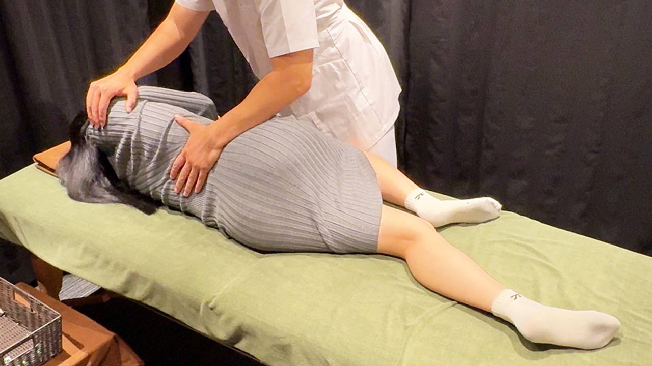 FC2PPV 4802772 Virginity Loss: A Pure Beauty Is Dazed By Her First Orgasm, But F****d Raw Insertion Leads To A First-Time Experience, Moaning In Pleasure [cen]