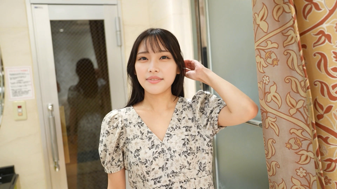 FC2PPV 4884731 Cafe Waitress Yuzuki, 20 Years Old, Provides Service Without Conversation. A Time Led Solely By Her Slender Body And Gaze.